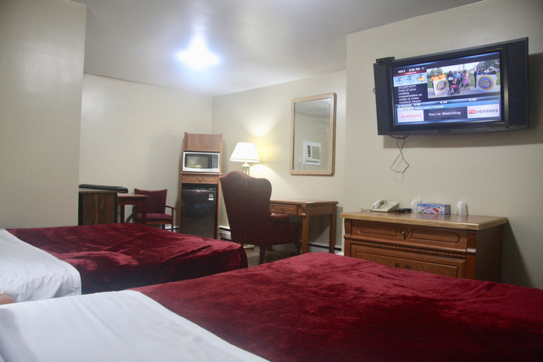 Bedroom 3, American Plaza Motel, Middlesex