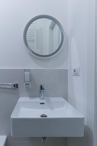 Bathroom 4, Sleep INN Toledo, Napoli