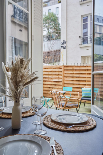 Others 2, Residence Tour Eiffel by Studio prestige, Paris