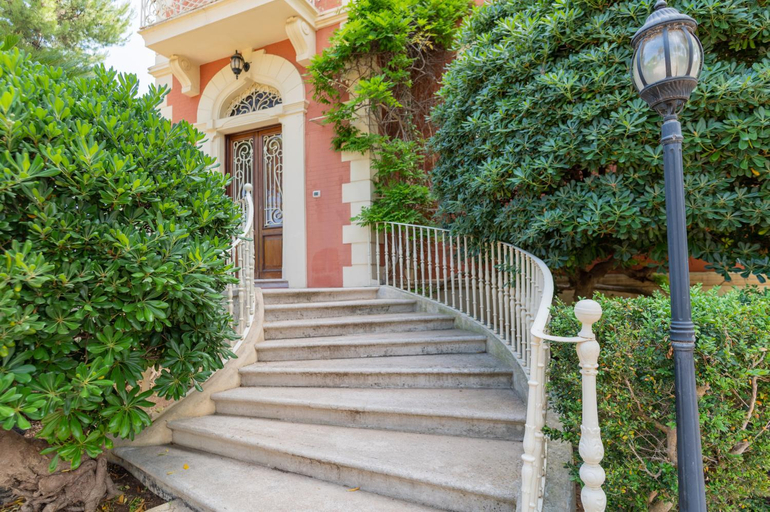 Others 4, Villa Luisa, Bari