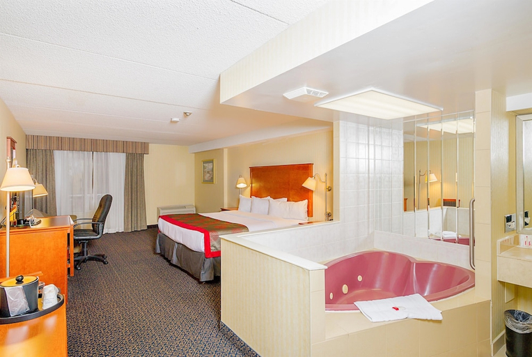 Bedroom 2, RAMADA BY WYNDHAM NIAGARA FALLS BY THE RIVER, Niagara