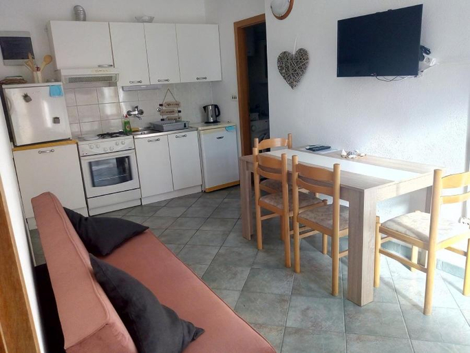 Others 5, Apartmani Paulo, Vis