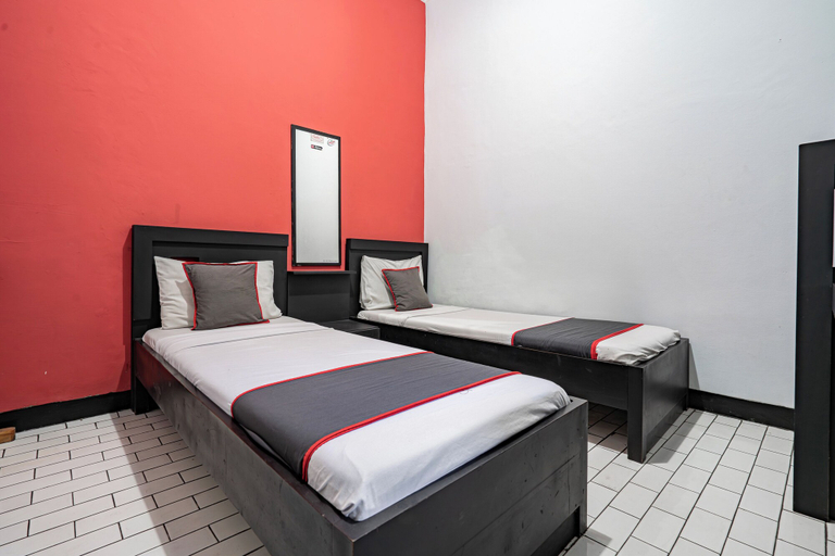 Bedroom 5, Collection O Tasikmalaya Near Stadium Wiradadaha Formerly Hotel Abadi, Tasikmalaya