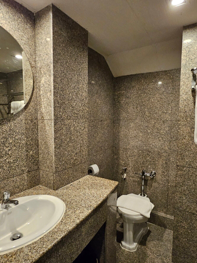 Bathroom 7