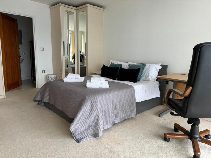 Bedroom 3, Royal Docks Luxury 3 Bedroom Apartment, London
