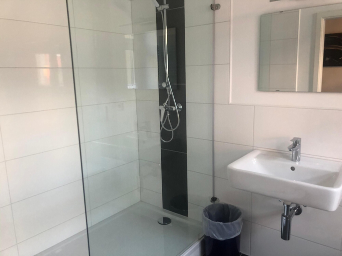 Bathroom 5, Hotel Schwaferts, Wuppertal