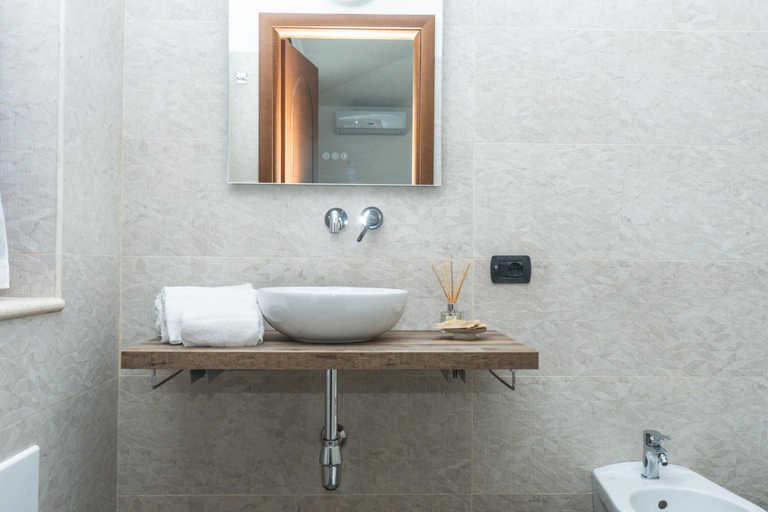 Others 5, Relais Ruggiero, Crotone