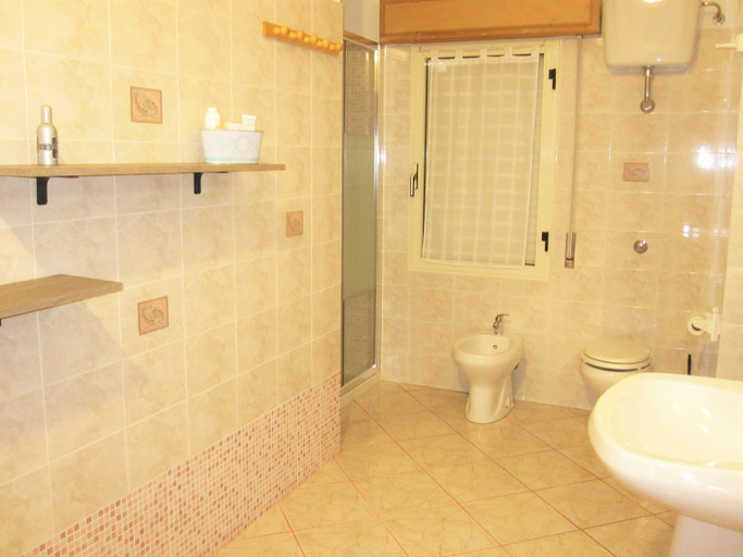 Bathroom 3, B&B I Fenicotteri, Cagliari