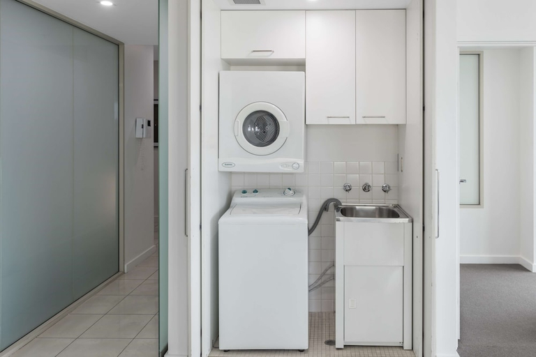 Bathroom 4, Oaks Embassy Adelaide Suites, Adelaide