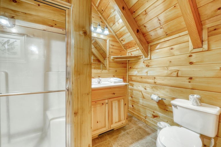 Bedroom 3, Treehouse, Sevier