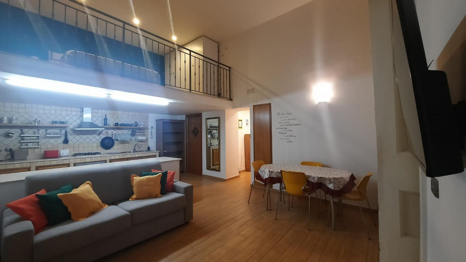 Facilities 5, White Home Quartieri Spagnoli, Napoli