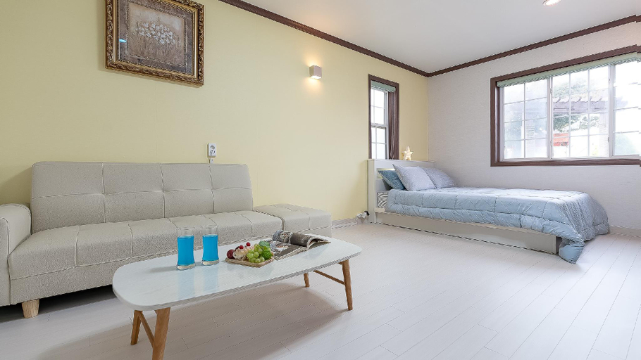 Others 4, Anmyeondo Eoul Pension, Taean