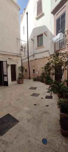 Others 4, Dimora la Motta, Bari