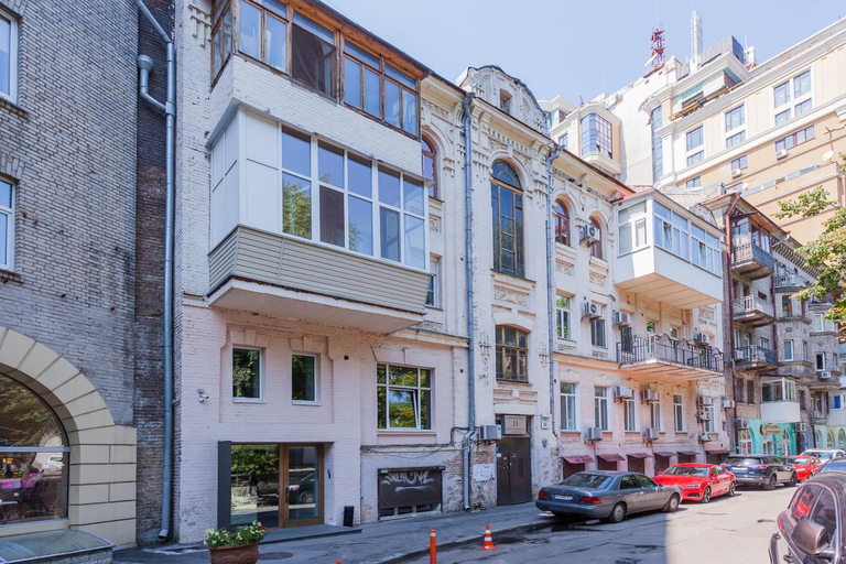 Exterior & Views