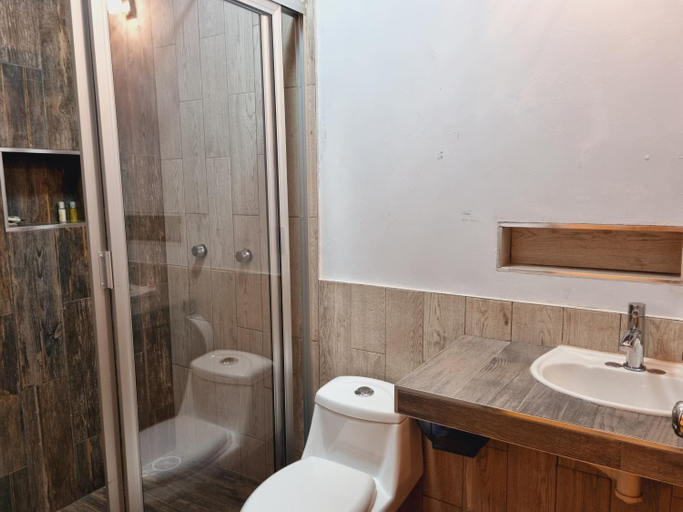 Bathroom 3, Hotel Barrio Antiguo, San Cristóbal de las Casas