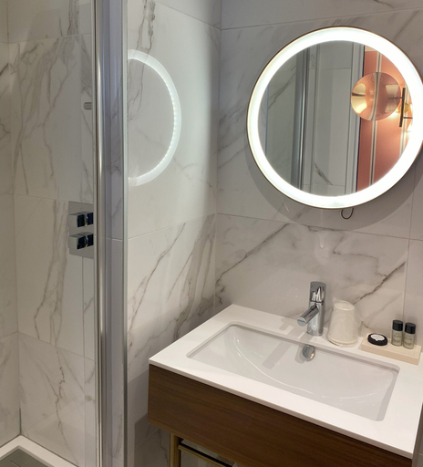 Bathroom 5, Hôtel du Cheval Blanc, Seine-et-Marne