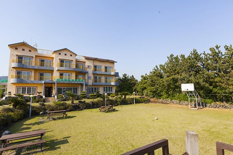Exterior & Views 1, Seogwipo Gaetbawi Pension, Seogwipo