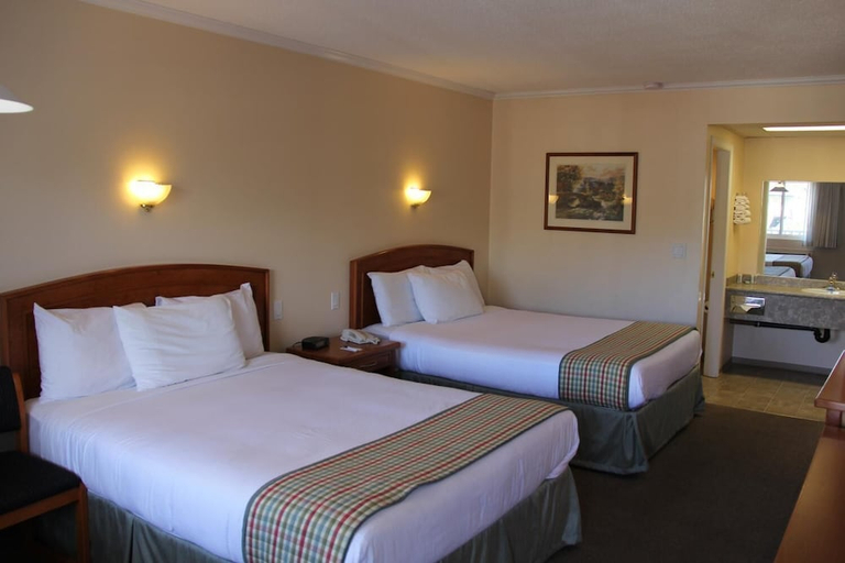 Bedroom 2, Travelodge by Wyndham Kamloops, Thompson-Nicola