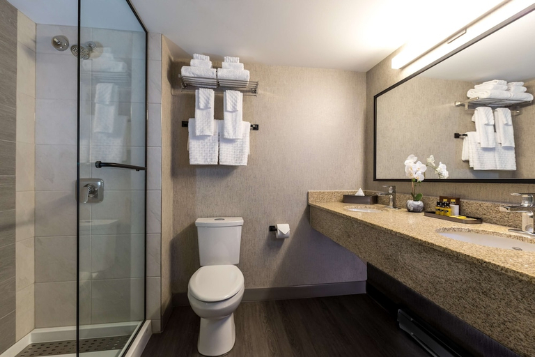 Bathroom 4, Best Western Plus Tin Wis Resort, Alberni-Clayoquot