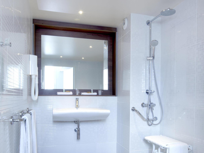 Bathroom 10