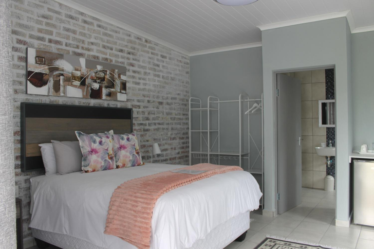 Others 4, Berry Lane Guesthouse, Fezile Dabi