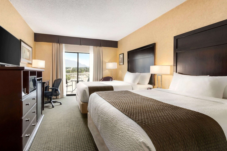 Bedroom 3, Days Inn & Conference Centre by Wyndham Cranbrook, East Kootenay