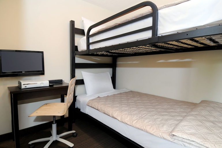 Bedroom 3, Super 8 By Wyndham Peterborough, Peterborough