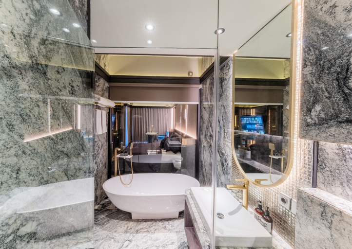 Bathroom 12