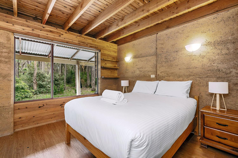 Bedroom 3, Kookaburra Woodstone Cottage, Busselton