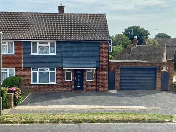 Others 2, Gatwick Deluxe En-suite Rooms, Surrey