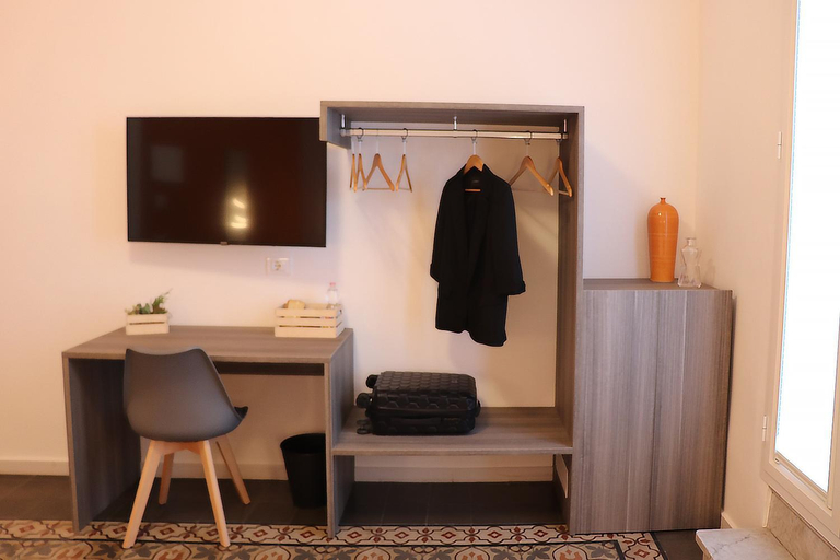 Others 4, Liotru Maisonne, rooms with en-suite bathroom and shared bathroom, Catania