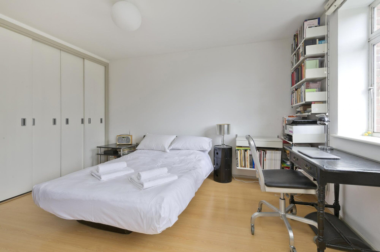 Bedroom 5, The Little Library, London