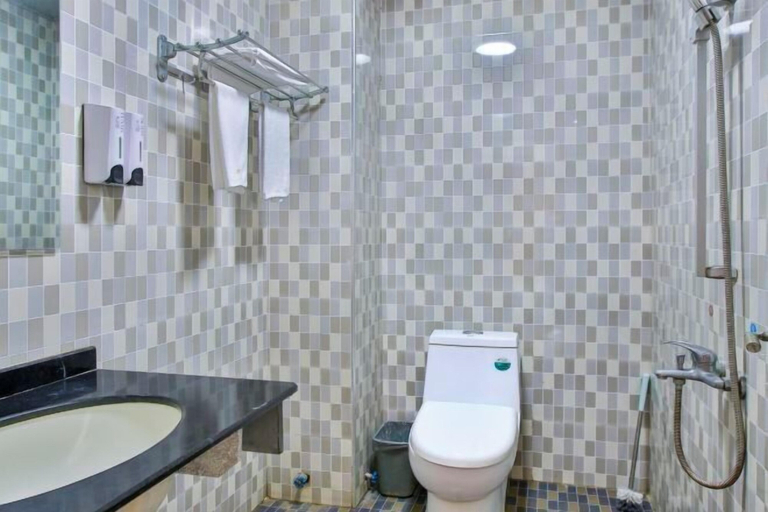 Bathroom 3, Gangfeng Express Hotel, Beihai
