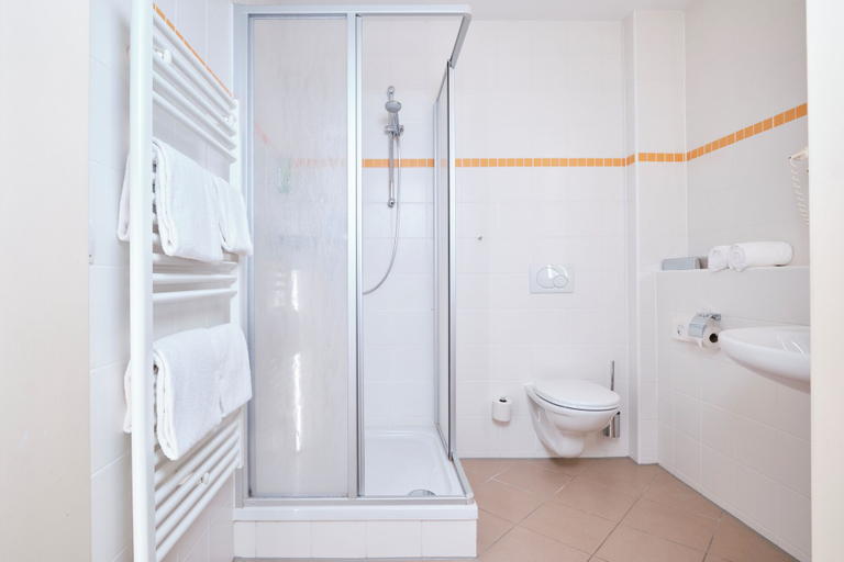Bathroom 5, JUFA Hotel Meersburg, Bodenseekreis