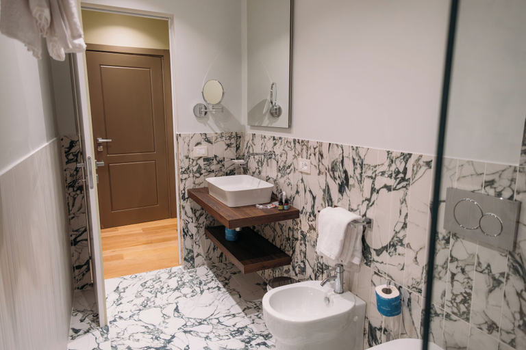 Bathroom 4, Boutique Centrale Palace Hotel, Rome