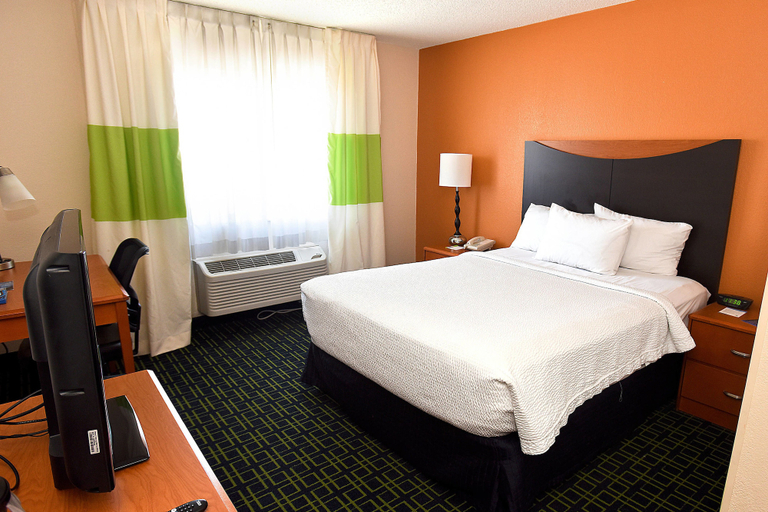 Bedroom 3, AmericInn by Wyndham Topeka, Shawnee