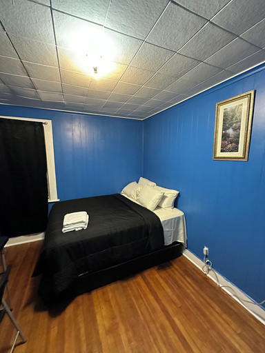 Bedroom 3, Fidelia Room Fuchsite, Newark