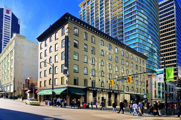 Exterior & Views