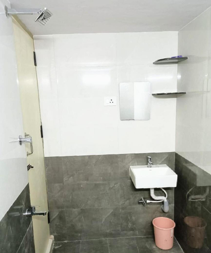 Bathroom 3, Meadows Homestay, Madurai