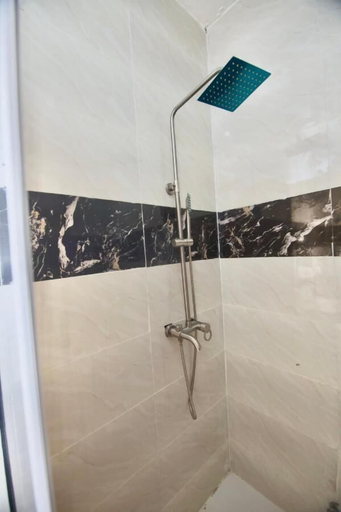 Bathroom 3, Adachukwu Hotel and Suites, Anambra East