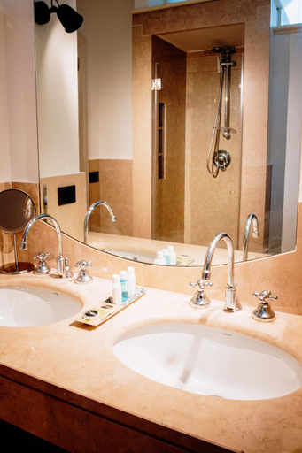 Bathroom, The Lovers Suite, Salerno