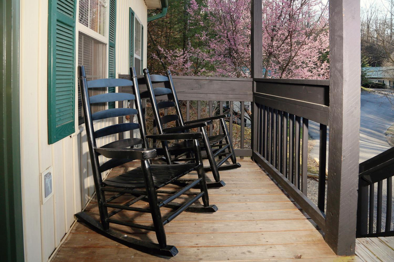 Others 5, Comfy Chalet with Retreat Atmosphere, Sevier