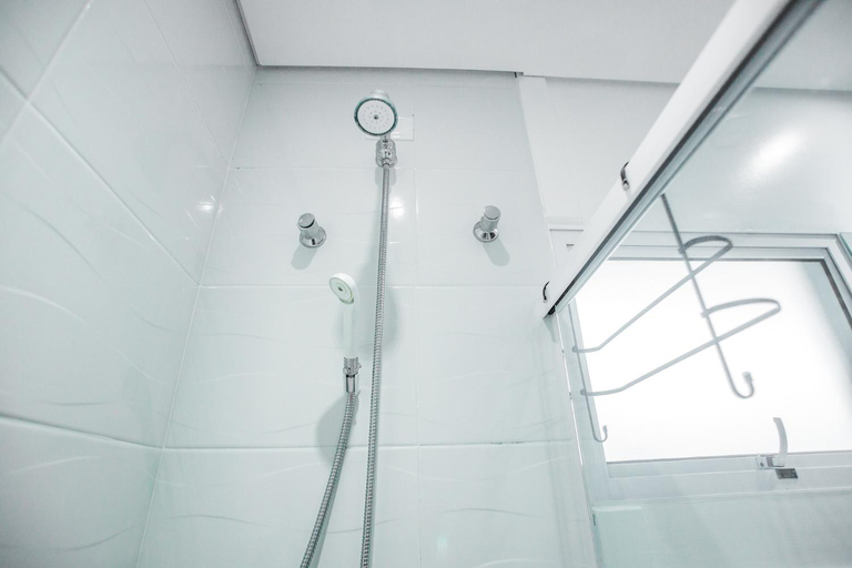 Bathroom 3, Flats de Sumatra, São Sebastião