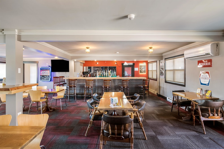 Food & Drinks 5, Motel6 Moncton, NB, Westmorland
