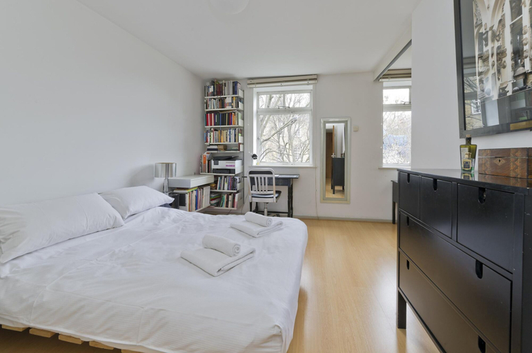 Bedroom 4, The Little Library, London