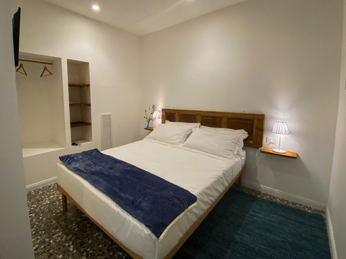 Others 4, Taffeta b&b, Taranto