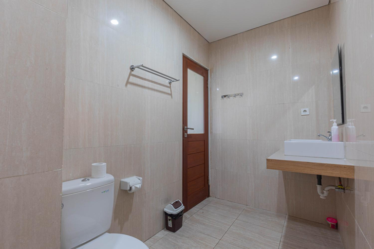 Bathroom 2, Komala Homestay, Badung