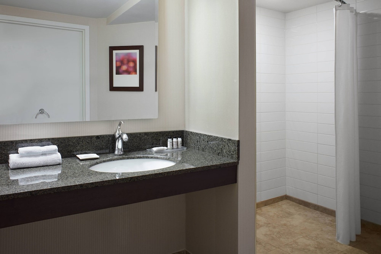 Bathroom 3, Delta Hotels By Marriott Beausejour, Westmorland