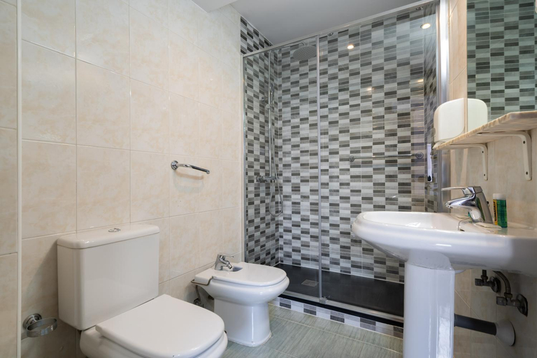 Bathroom 3, Hotel La Quinta de Santillan, Madrid