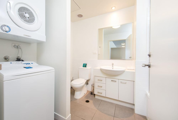 Bathroom 3, Quest Albury, Albury